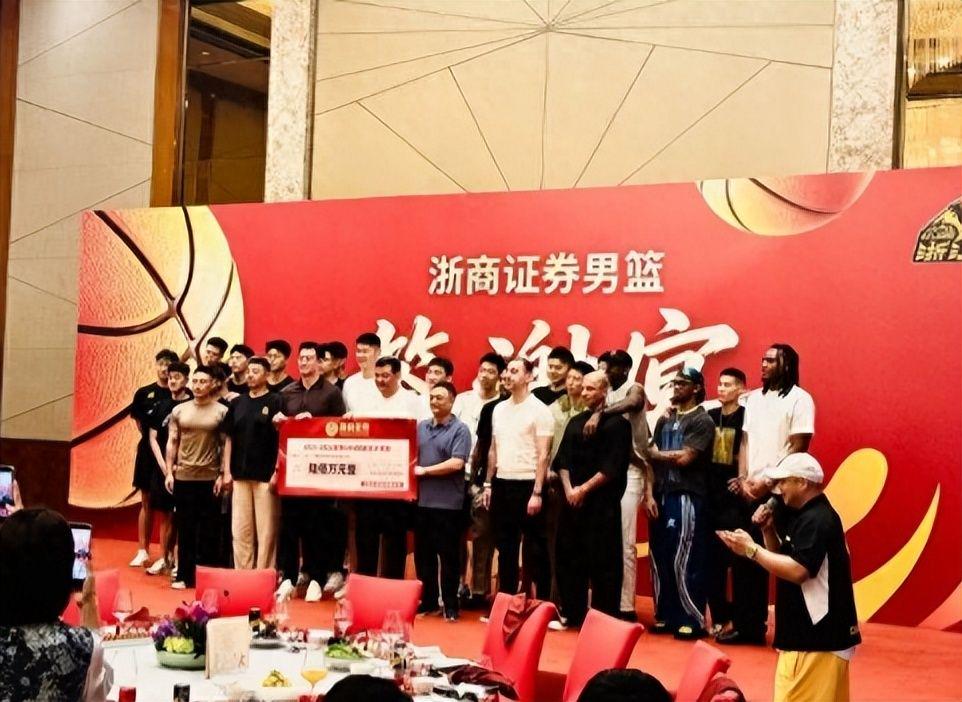 詹姆斯下家是哪?预测网站晒概率:骑士最有可能 勇热也有机会