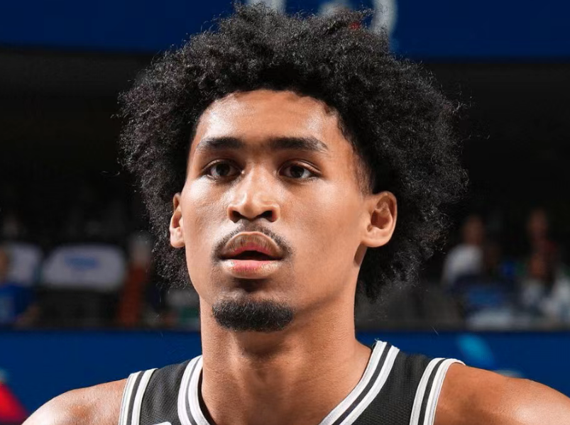 绝妙，湖人队新阵容被NBA评论员比尔·西蒙斯起绰号“Snowtime”
