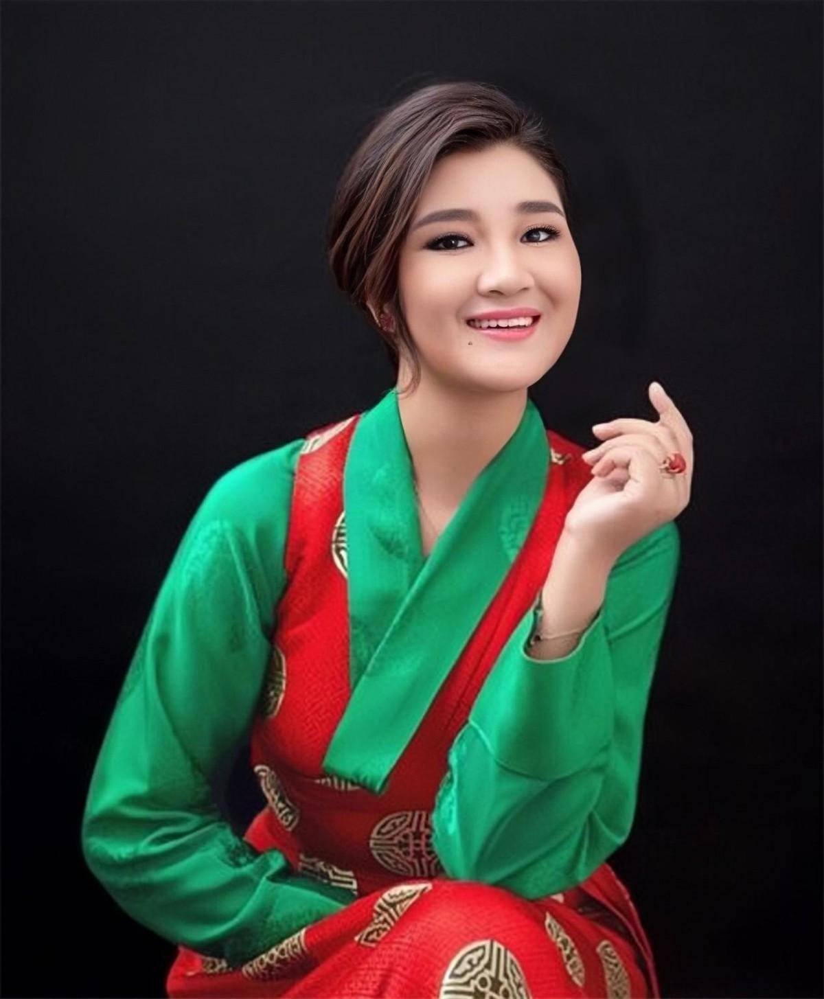 佛得角门将关注列表全是美女 老哥最爱黑皮辣妹